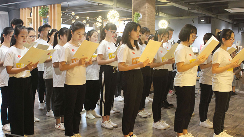 1556011925699911.jpg 廣西師范大學(xué)育才校區(qū)快閃現(xiàn)場(chǎng)-黎曉玲攝.jpg