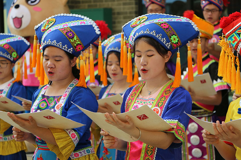 1556011942569568.jpg 廣西現(xiàn)代職業(yè)技術(shù)學(xué)院快閃現(xiàn)場(chǎng)-張人水?dāng)z.jpg